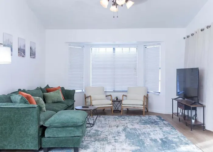 Private Fenced Pool Family Fun And Prime Location