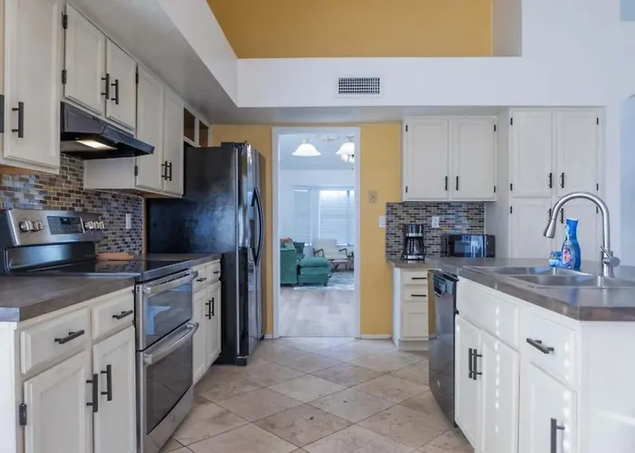Private Fenced Pool Family Fun And Prime Location