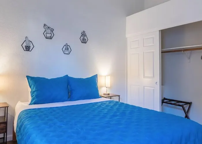 Holiday home Private Fenced Pool Family Fun And Prime Location *