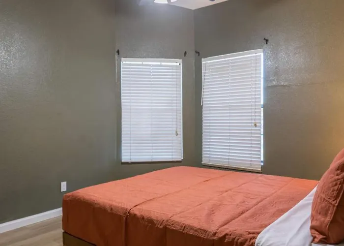 Private Fenced Pool Family Fun And Prime Location