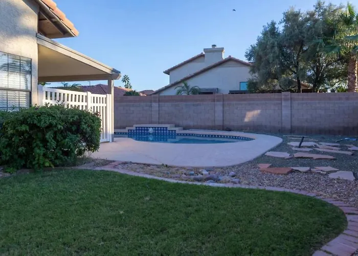 Private Fenced Pool Family Fun And Prime Location Holiday home *